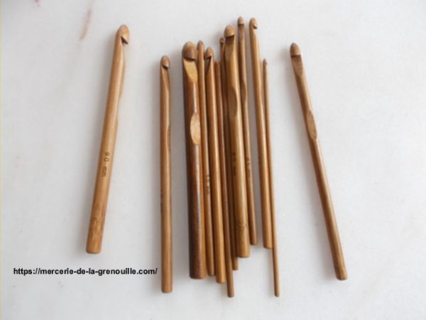 réf 02-02-65 crochet en bambou n 6 et demi