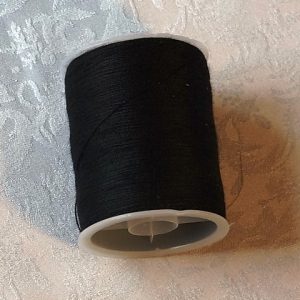 bobine de fil noir