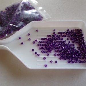 Perles de rocaille prune en verre