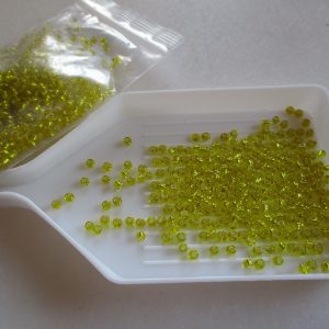 Perles de rocaille jaune en verre