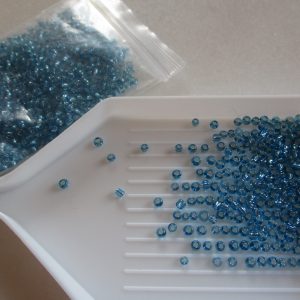 Perles de rocaille bleue en verre
